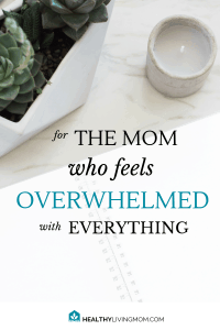 When you're an overwhelmed mom, it's almost paralyzing. Feel like you're treading water? Here's 4 ways you can move from overwhelmed to clear and confident. #overwhelmedmom #thisismotherhood