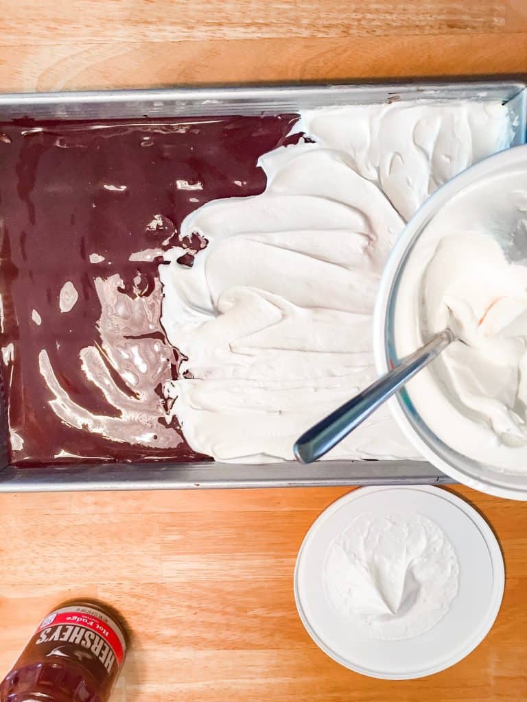 Easy Summer Dessert Recipe for the Last Minute Planner 11 Easy Summer Dessert Recipe with hot fudge and cool whip!