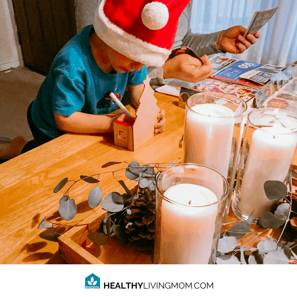 How to Make a Christmas Centerpiece With Candles That's Kid Friendly But Elegant 10 kid friendly centerpiece with candles